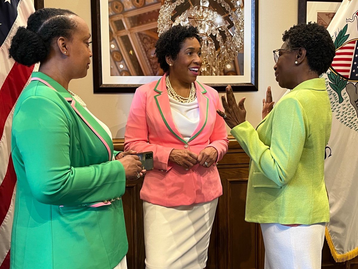 I was tickled pink (and green!) to welcome the dynamic women of Alpha Kappa Alpha Sorority, Inc. for AKA Day at the Capitol! 🩷💚 It’s an honor to be in “service to all mankind” alongside all of you!