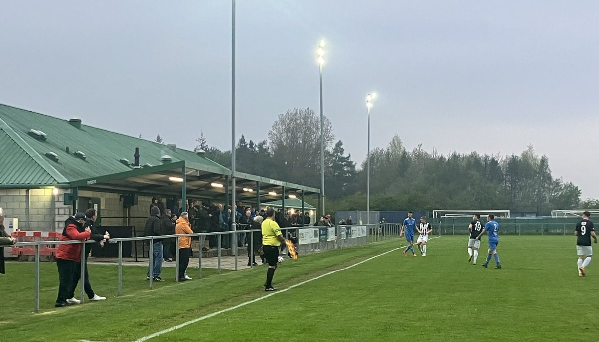 @EastScotlandFA premier @JeanfieldSFC 3 @MusselburghAth 2 A cracking game with the home side nicking a stoppage time winner . A great advert for football and #dogsatfootball