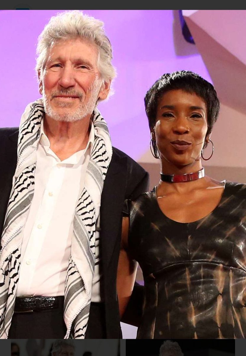 Roger Waters and her husband on the right 👇🫣