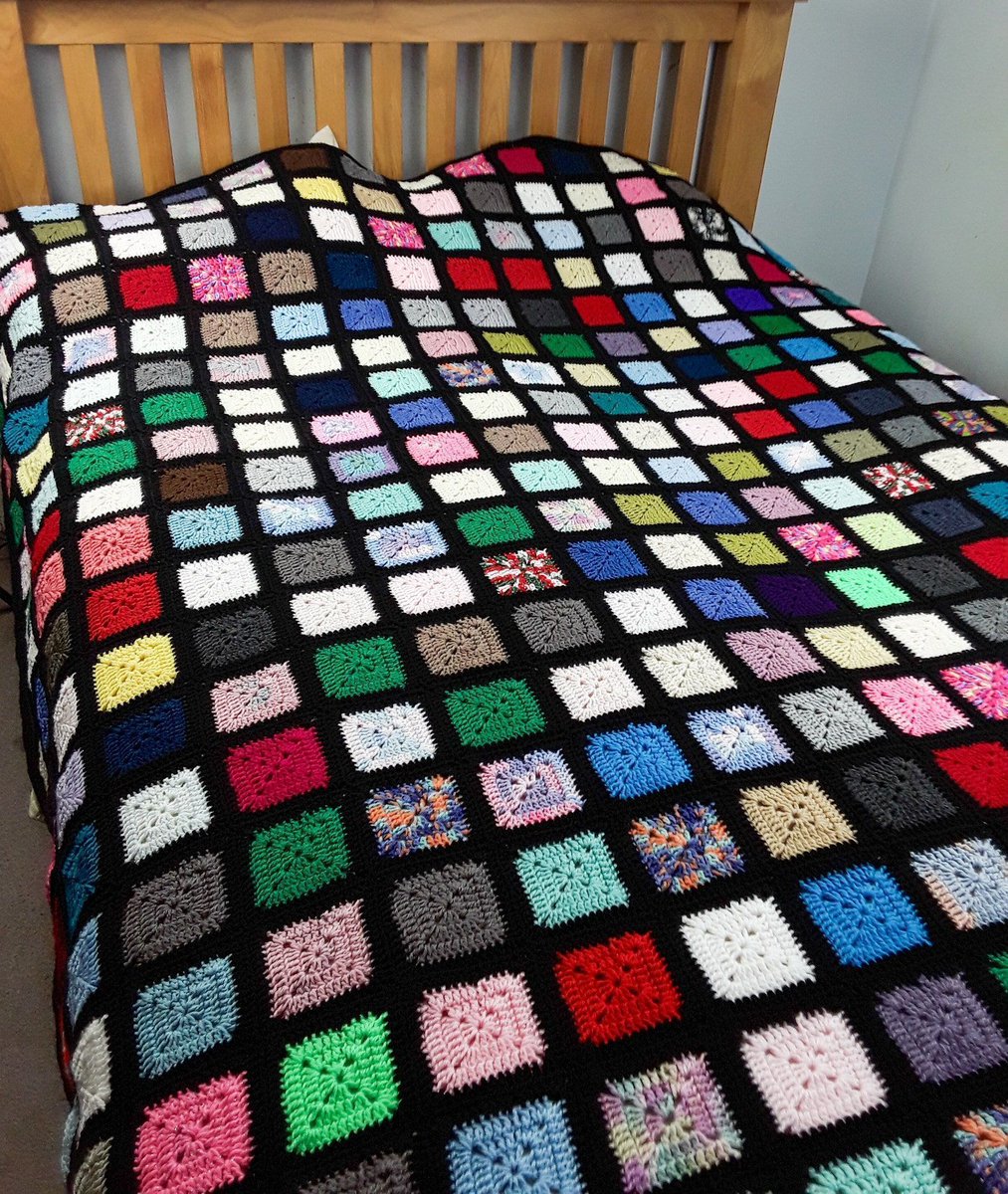 Warm up your home with this king size, hand crocheted, vintage-style granny square blanket. Traditional craftsmanship meets cozy comfort! #handmade #vintagestyle knittingtopia.etsy.com/listing/169323… #knittingtopia #etsy #MHHSBD #craftbizparty #MHHSBD #uksmallbiz #shophandmade