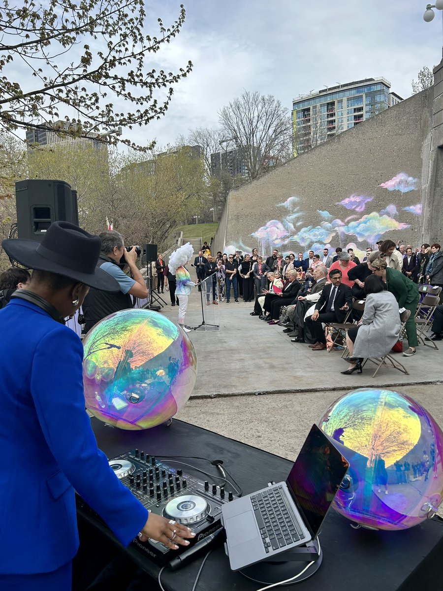 Construction is underway on Canada’s national 2SLGBTQI+ monument in Ottawa: Thunderhead. The monument recognizes the impact of discrimination suffered by Canada’s 2SLGBTQI+ communities and celebrates the achievements of those who fight for change.