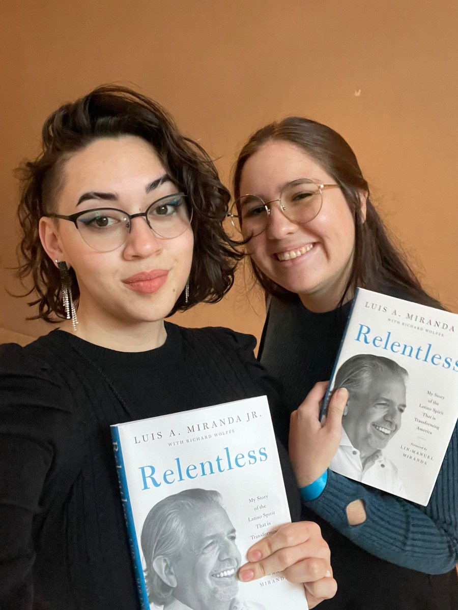 ✨️Our Gallery tour guides, Krystal & Thais, are celebrating the launch of the Relentless book by our own Luis Miranda Jr. from the Puerto Rico Museum of Art 🎨🖼