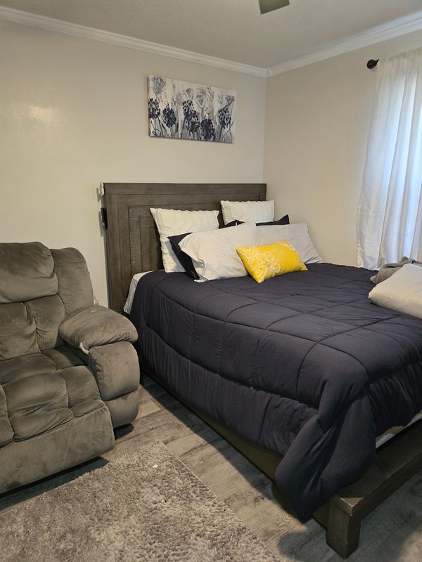 Excited to upgrade your living space? Discover our latest room for rent listing on iROOMit and unlock a world of cozy and affordable living. 🪞💸 app.iroomit.com/hST2JrzRfJb #findaroommate #roomforrent #apartmentforrent #roomrental #roomsforrent