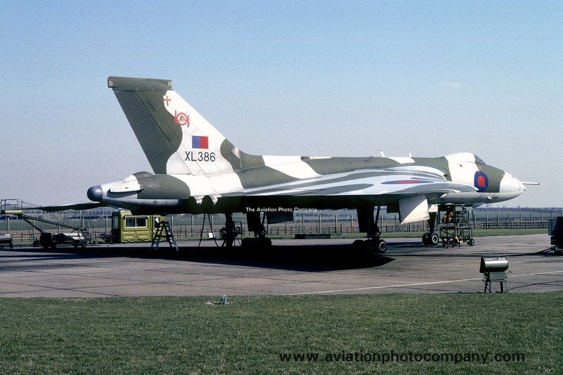 RAF 101 Squadron Avro Vulcan B.2 XL386 (1982) aviationphotocompany.com/p882451834/eef… More Vulcan images: aviationphotocompany.com/p685250155