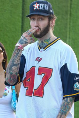 JakeSucky's tweet image. FaZe Banks has accepted Nadeshot's challenge of a Rust 1v1, intervention only, radar on, first to 20

2024 looking like 2010 lets gooooo