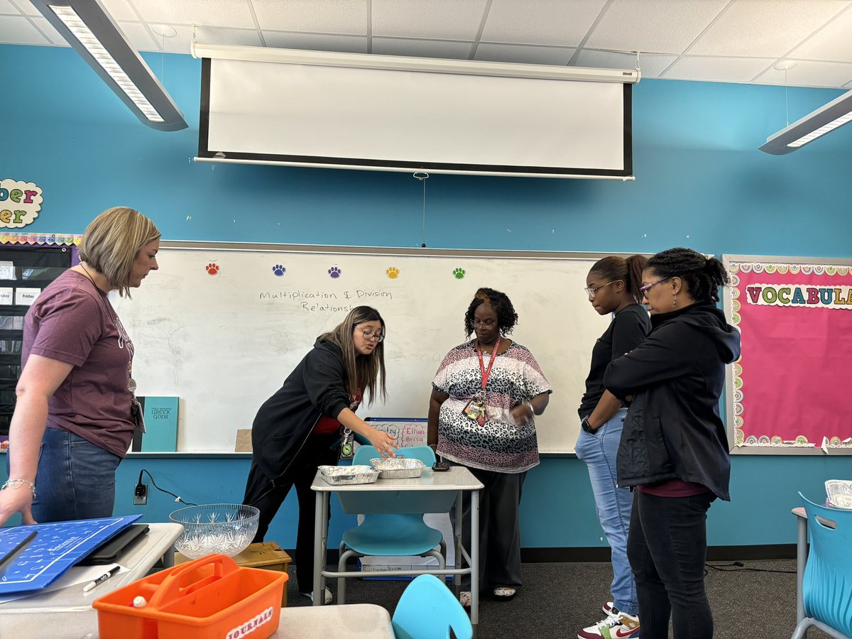 I loved seeing our 3rd grade math and science teachers doing a hands-on science experiment today during their At-Bat Planning session! @iam_Wallace_ @SinerLa @a_davis7804 @HumbleISD_RCE @DrAMScott2023 @MiguelinaSimmo4