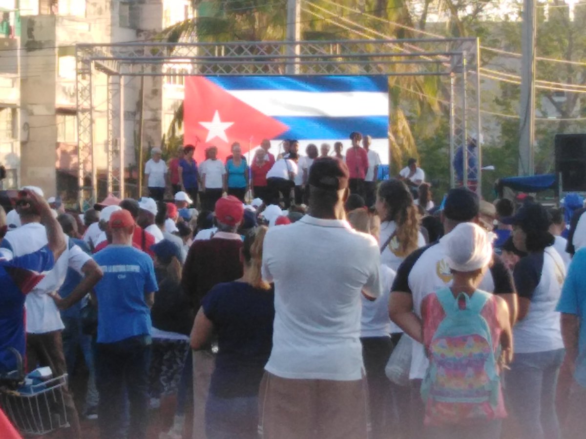 Habana Del Este juntos y alegres por #CubaIslaBella
#1MayoUnitarioYCombativo
#1MayoVictorioso