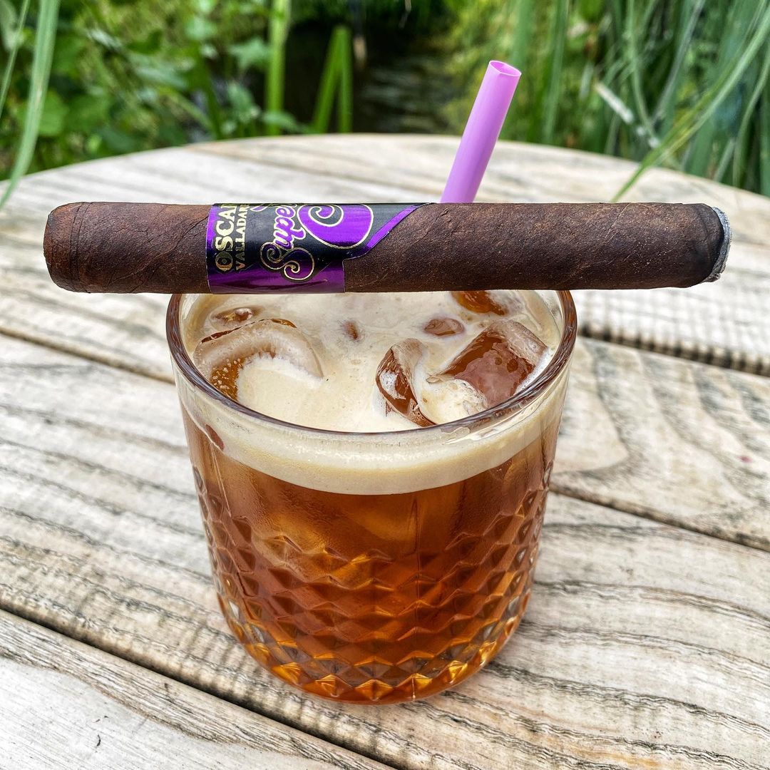 📸: @ leafbyoscarcz 

What more can you ask of the day, when you have this in front of you?
#SuperFlyMaduro 

#ovcigars #oscarcigars #cigaraficionado #botl #sotl #cigartime #cigarlover #cigarjournal #lifestyle #cigarlifestyle #cigarpassion #cigarsnob #cigars