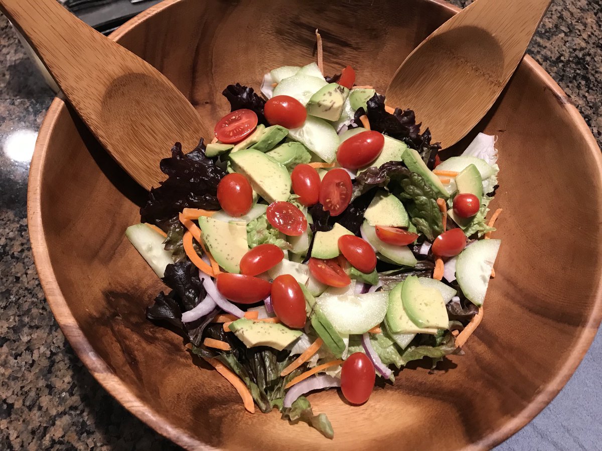 Sometimes just a simple tossed salad is enough for dinner 🥗 #WednesdayNight