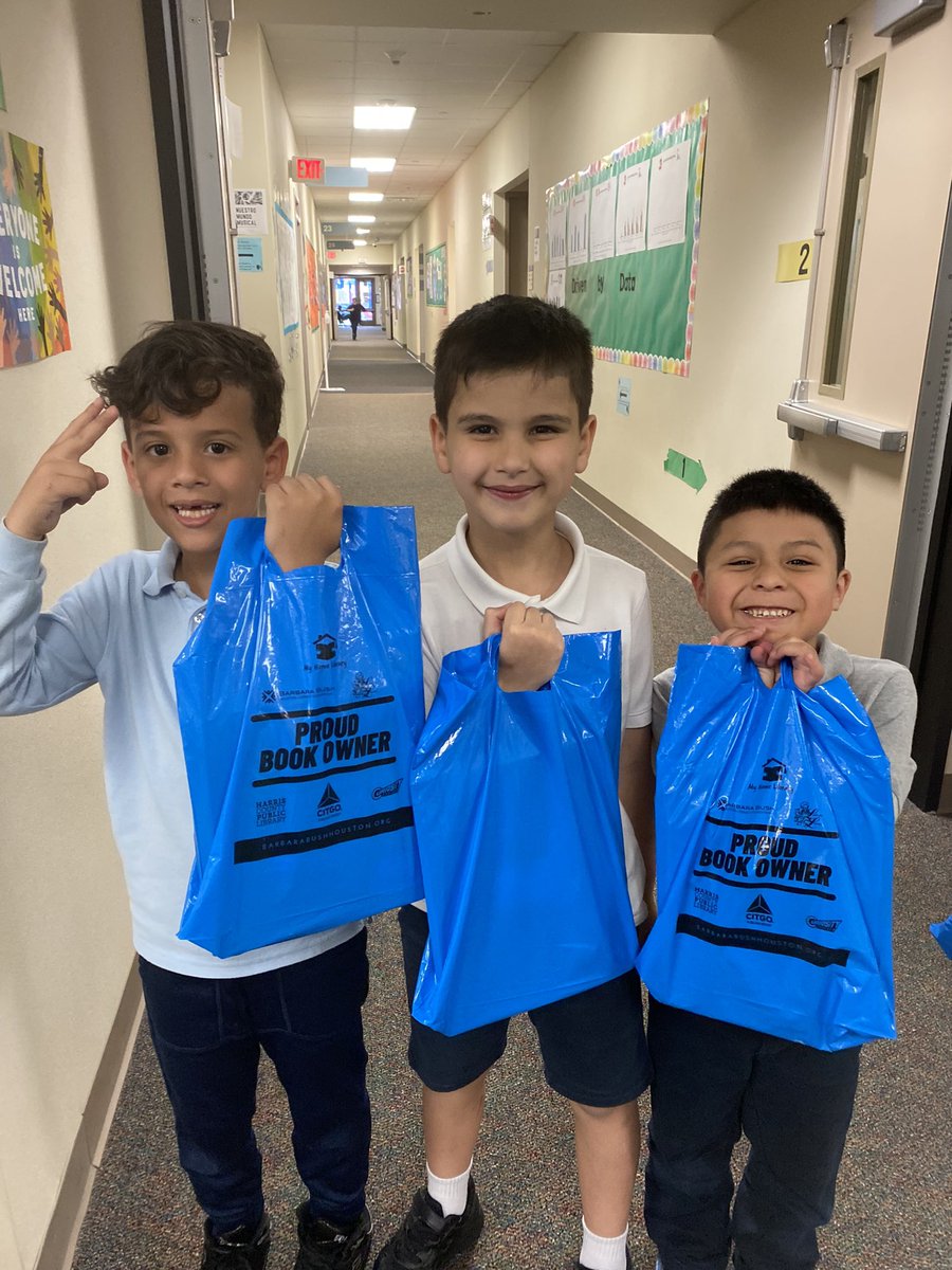 MsMartinez_PK's tweet photo. Big thank you @CITGO and @CuriosityCruis1 for our free books the kids were so excited to take home not 1 but 10 bilingual books home to read! 🤓📚🫶🏻 @hearnehusky @AliefISD https://t.co/vueJ2lW2rP