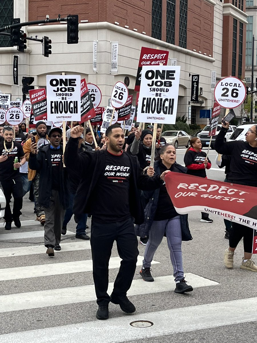 UFCWLocal328's tweet image. It’s International Workers’ Day! This #MayDay, we joined members of @UNITEHERE26 employed at Omni Providence Hotel, standing up for a fair contract! Workers are united in their goals to raise standards for workers and guests, reverse cuts, and secure a better future