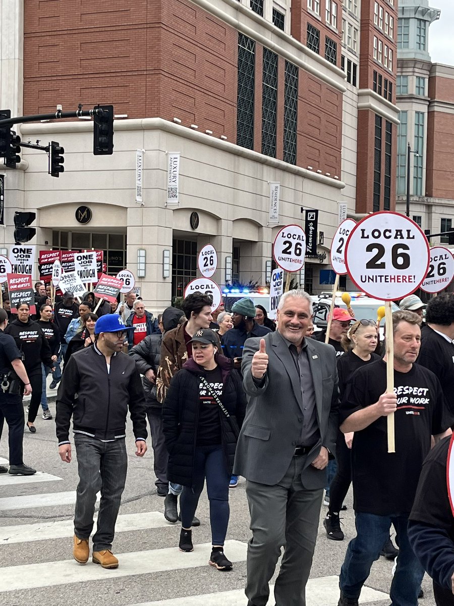 UFCWLocal328's tweet image. It’s International Workers’ Day! This #MayDay, we joined members of @UNITEHERE26 employed at Omni Providence Hotel, standing up for a fair contract! Workers are united in their goals to raise standards for workers and guests, reverse cuts, and secure a better future