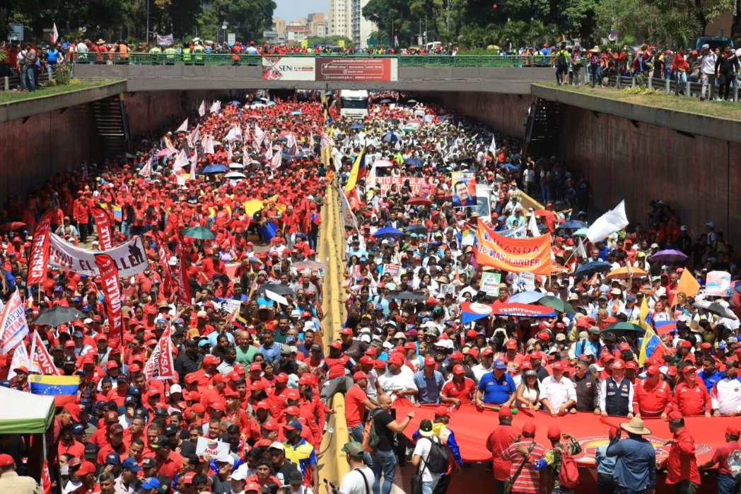 La fuerza y voluntad de trabajo que tenemos las y los venezolanos es incomparable. Con la llegada del Comandante Chávez y la Revolución Bolivariana todo ese esfuerzo fue reconocido y reivindicado en nuestros derechos y condiciones labores; logros que nos han querido arrebatar…