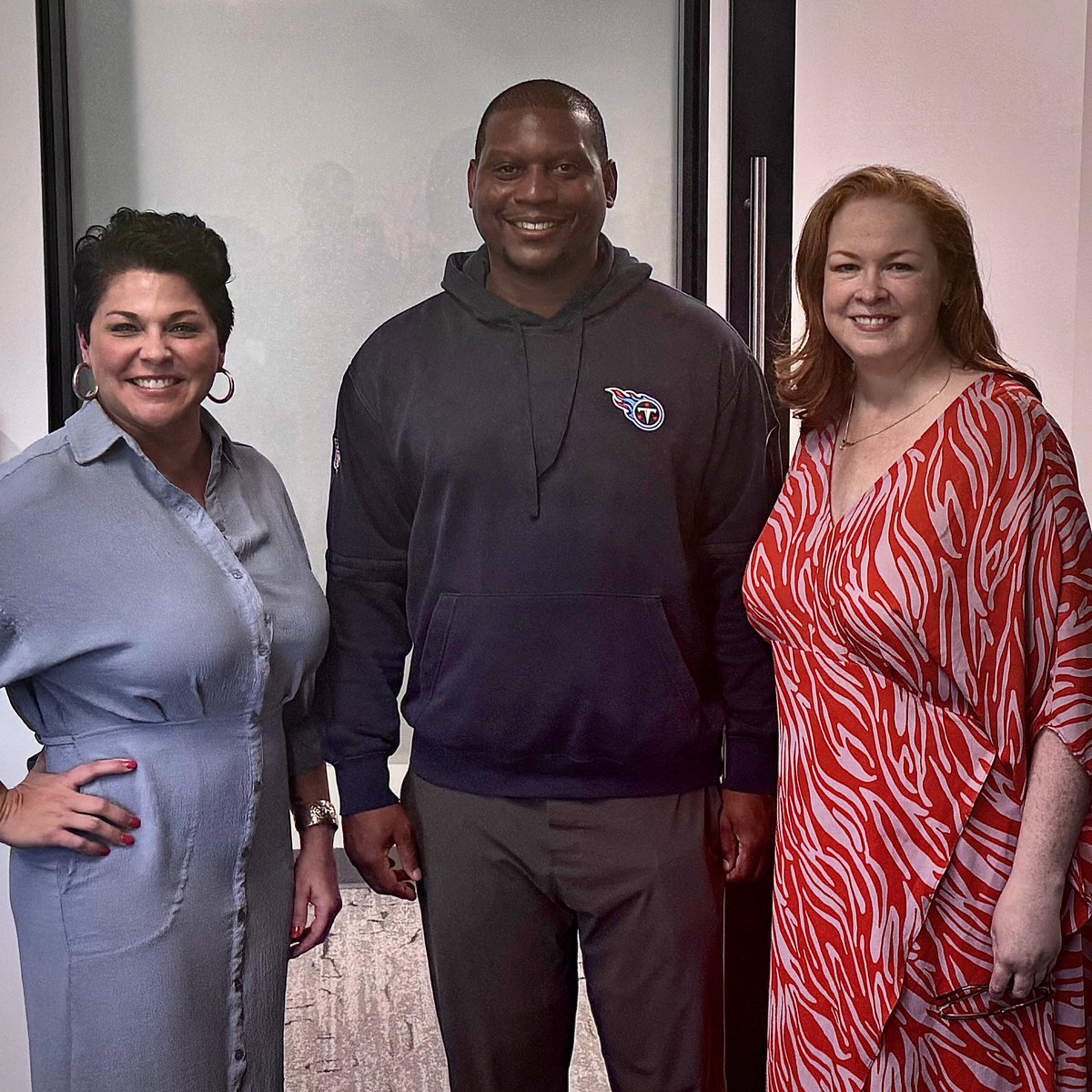 🎉 Closing Day! 🏡 We’re thrilled to announce another smooth closing!!! Big congratulations to Dennard and Taihitia! Thank you for entrusting Amber and our team with such an important chapter. 🗝️ #DreamHome #RealEstate #Success #Homes #HomeSweetHome #ClosingDay