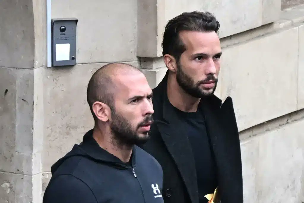 FCBataclub's tweet photo. 🚨CAOS TOTALE AL BATACLUB🚨

Sono arrivati i fratelli Tate.

💣Pure il sultano @alvarosburato se n'è andato.💣

Seguono aggiornamenti https://t.co/av1wArSAAz