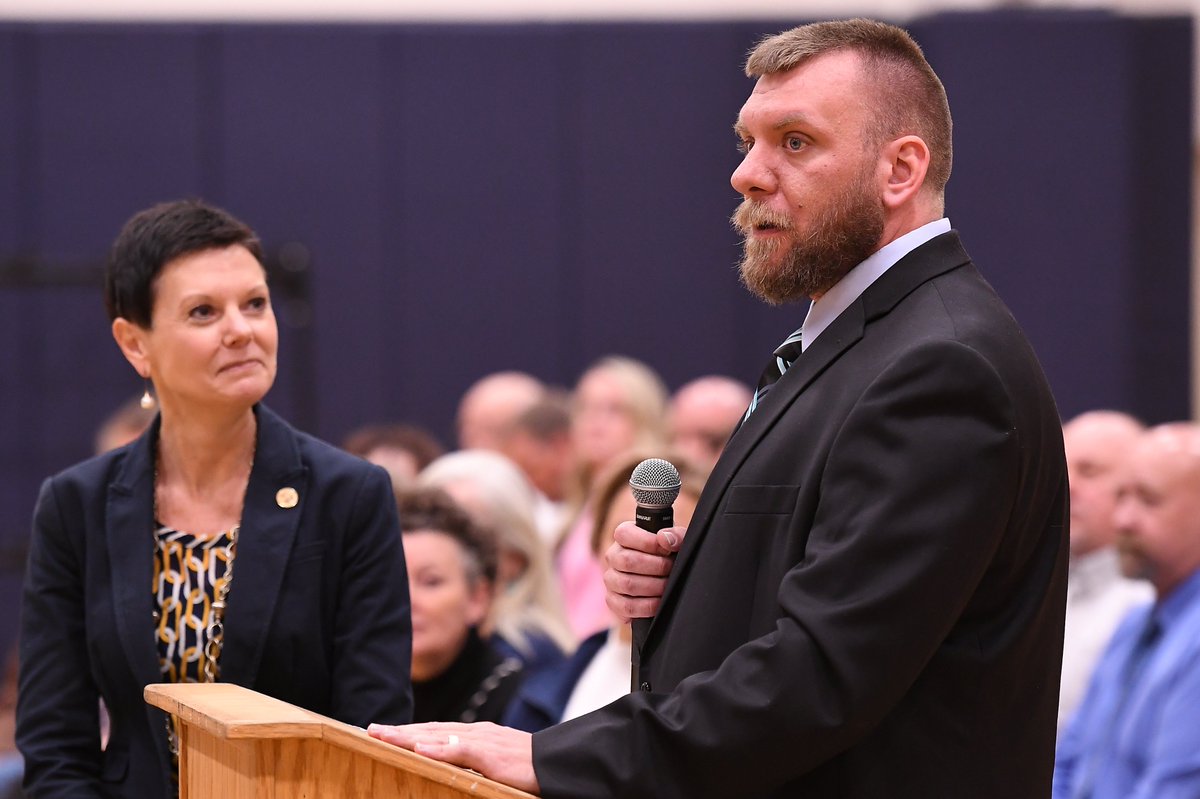 'I'm just blessed to be where I'm at. I come to work every day as the luckiest guy in the world.' More photos from Principal Nathan Tedjeske's #MilkenAward surprise today: milkeneducatorawards.org/newsroom/photo…

@CodyHighSchool @WYOEducation @WYStateBoardEd @megdeg4wyoming #MEA3K #CodyWY