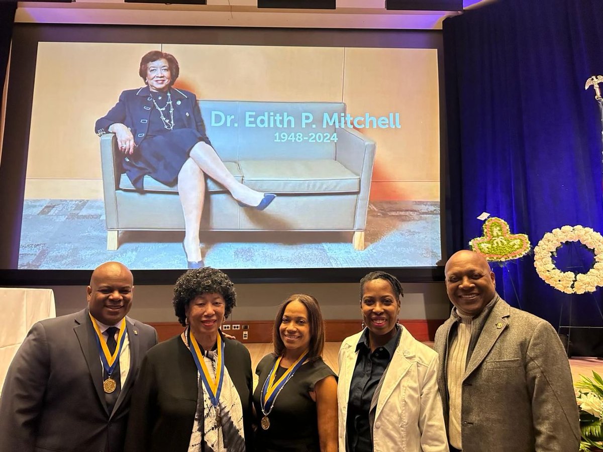 Being a chair has opened my career up to a lot of possibilities. That is not lost on me. Thinking of Dr Edith Mitchell reminds me of all of those doors that she kicked me through #RIPDrMitchell @NationalMedAssn @eaonc 😭😭😭