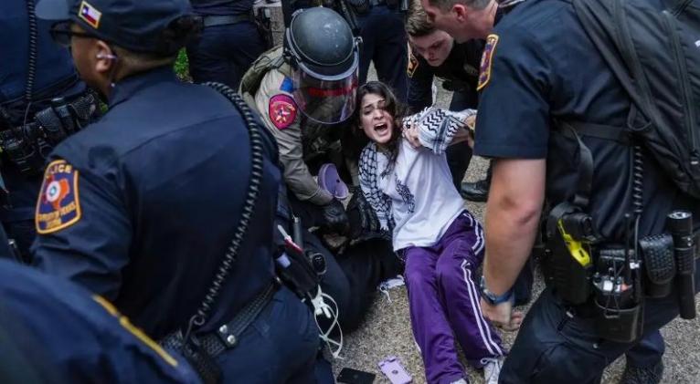 Desde #Cuba expresamos nuestra solidaridad con los estudiantes de Estados Unidos que por mostrar su apoyo a la causa del pueblo palestino en sus propias universidades, han sido víctimas de fuertes represiones. ¡El genocidio y la injusticia deben cesar ya! #FreePalestine