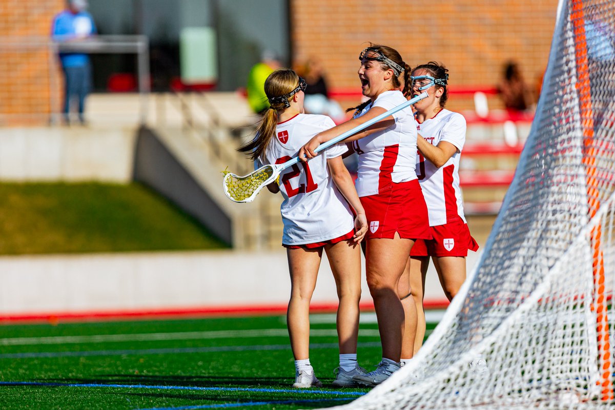 End of 1st Q - @csblacrosse has taken a 6-3 lead over Hamline in @MidwestLax Semifinals at St. Joseph. Sami Hackley has three goals while Lizzie Schrubbe has three assists. #BennieNationProud