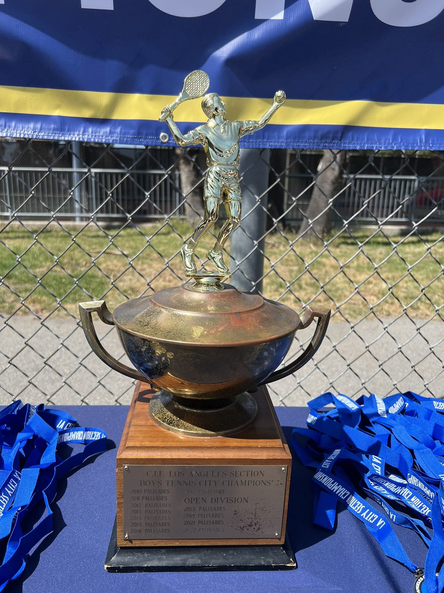 Boys Tennis Open Division:🎾 Palisades 18.5 🏆 Granada Hills 11 The Dolphins win their 15th consecutive title and 40th #CIFLACS championship overall! The 40 City titles are the most in any sport in our Section. Lot of engravings on the original trophy! #dynasty