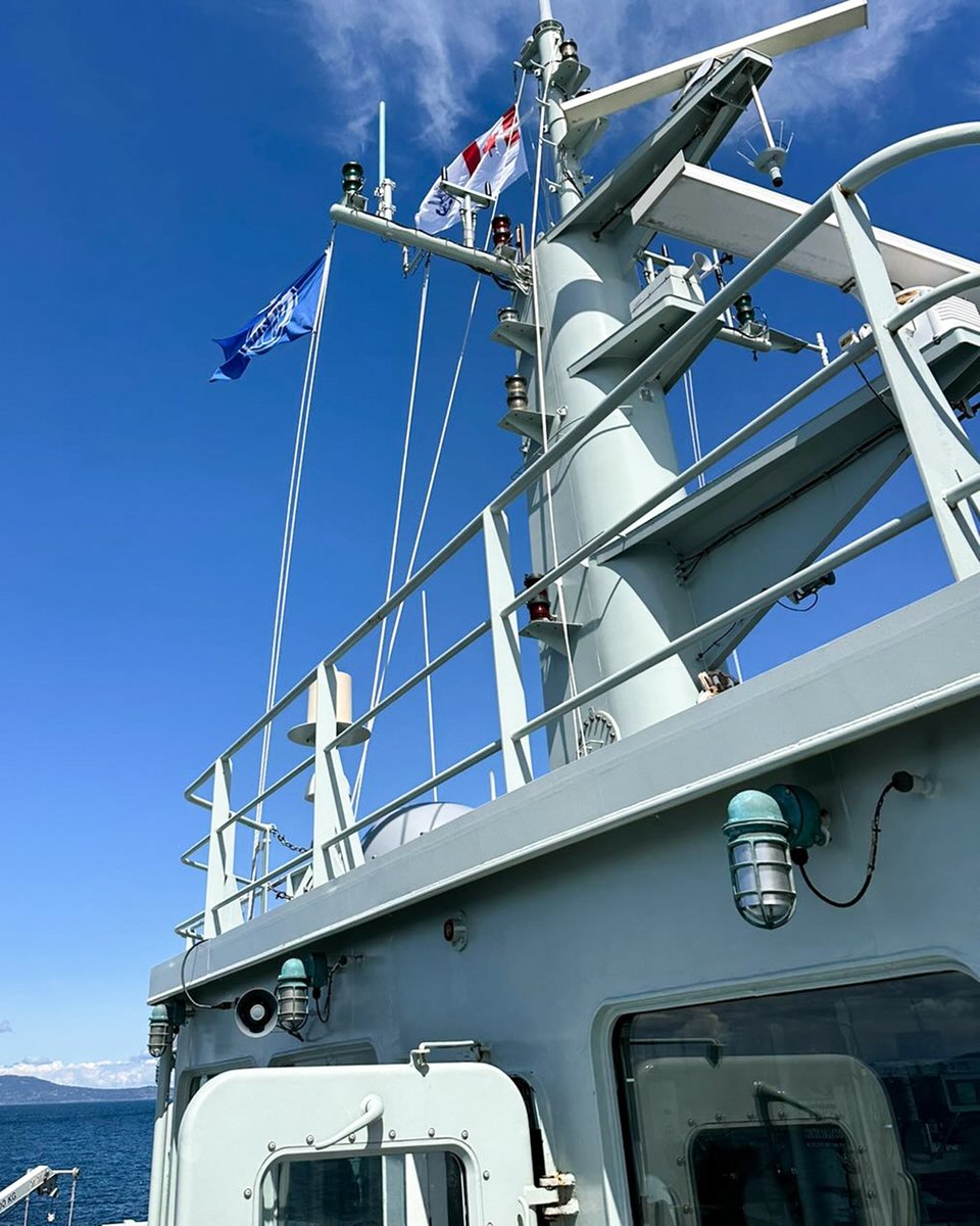 Spotted in the Salish Sea just south of Victoria ⚓️👀 The HMCS Edmonton @CanadianForces coastal defence vessel is proudly flying our flag! The ship's captain, Lieutenant-Commander Leslie Gunderson, is fittingly from Edmonton & even has an #Oilers tattoo. #LetsGoOilers
