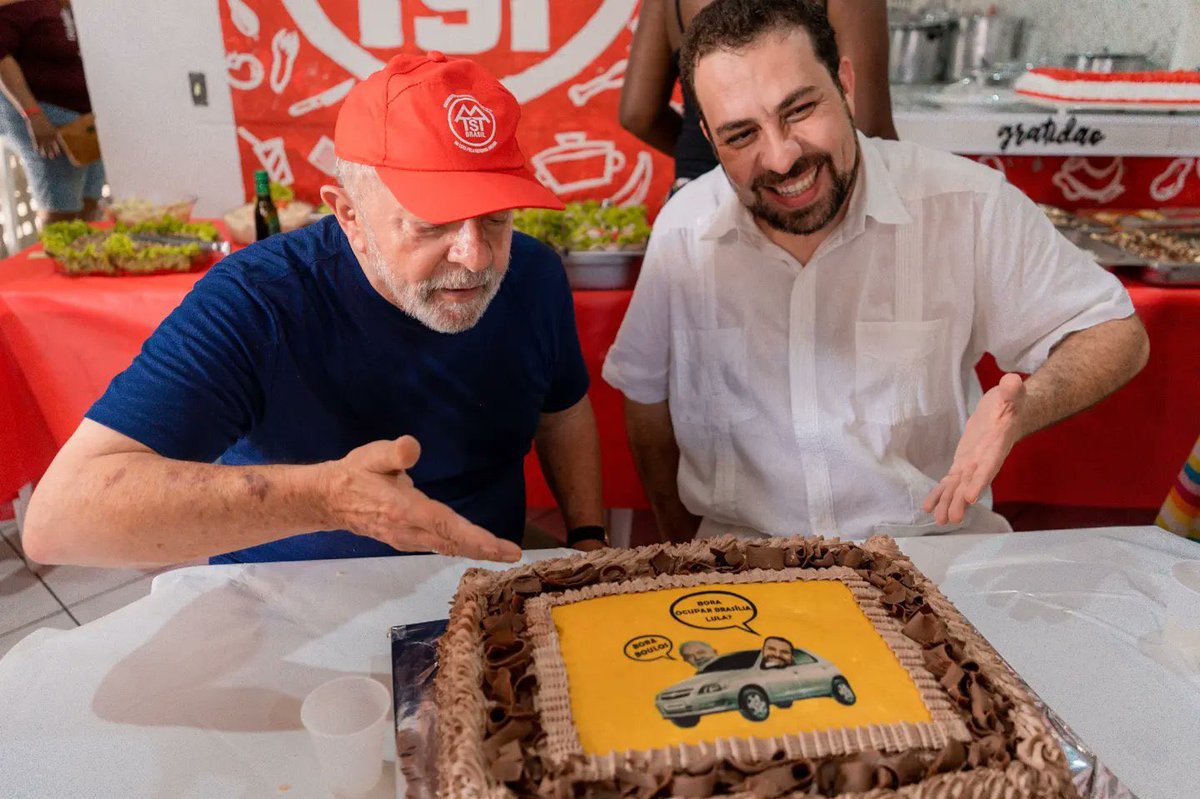 Atenção 🛑Outro CRIME ELEITORAL !!!
Boulos subornando o Lula com bolo do celtinha 🙀