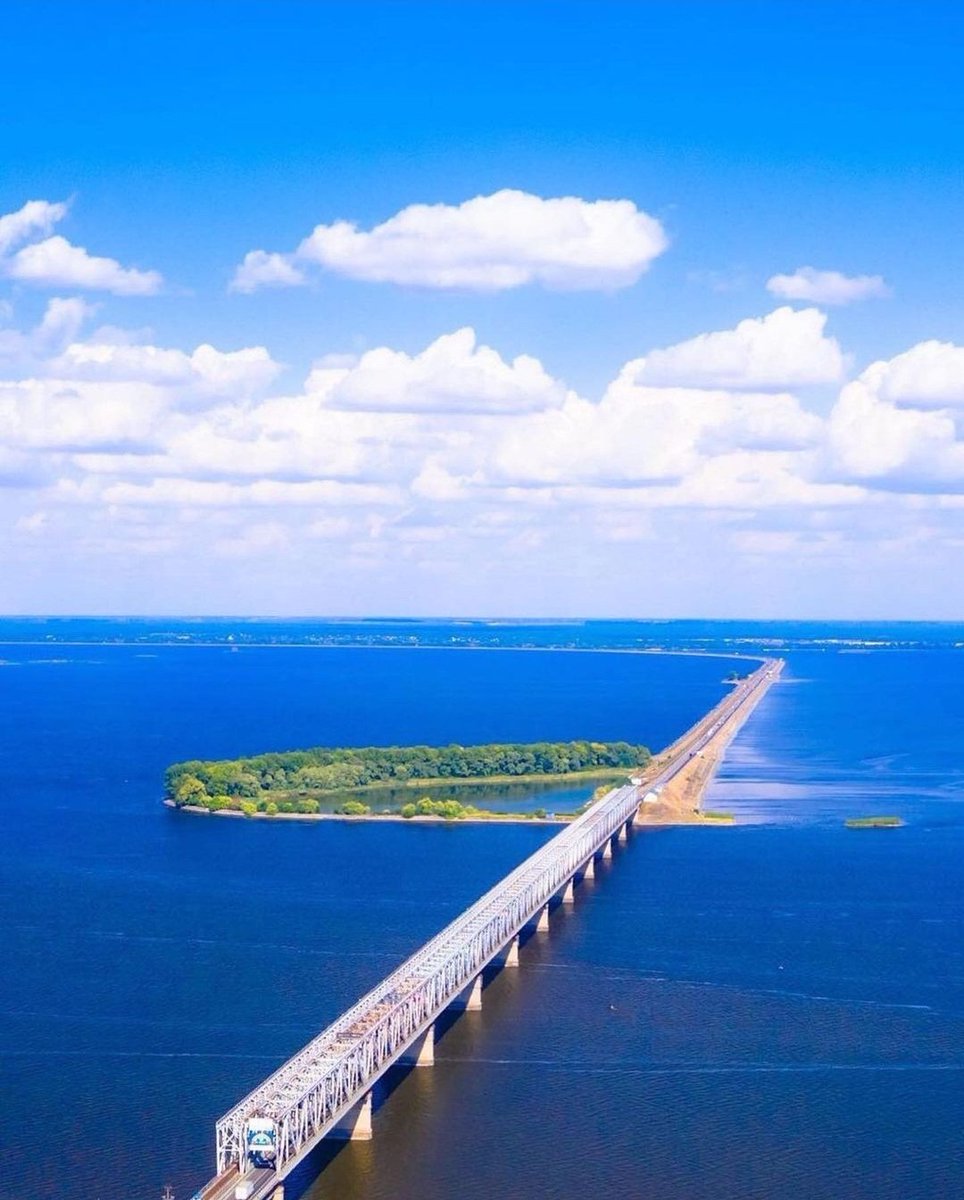 ❓Where are we in Beautiful 🇺🇦❓ ✨🔹Beautiful Ukraine 287🔹✨ “The Cherkasy Bridge.” CHERKASY OBLAST 📷: travel_to_ukraine_, 2023/Instagram🔹This rail & road bridge crosses the Kremenchuk Reservoir (🇺🇦's largest) and Dnipro River. ✨Share the Beauty of 🇺🇦✨ 🔹Pls LIKE/BOOST/RT