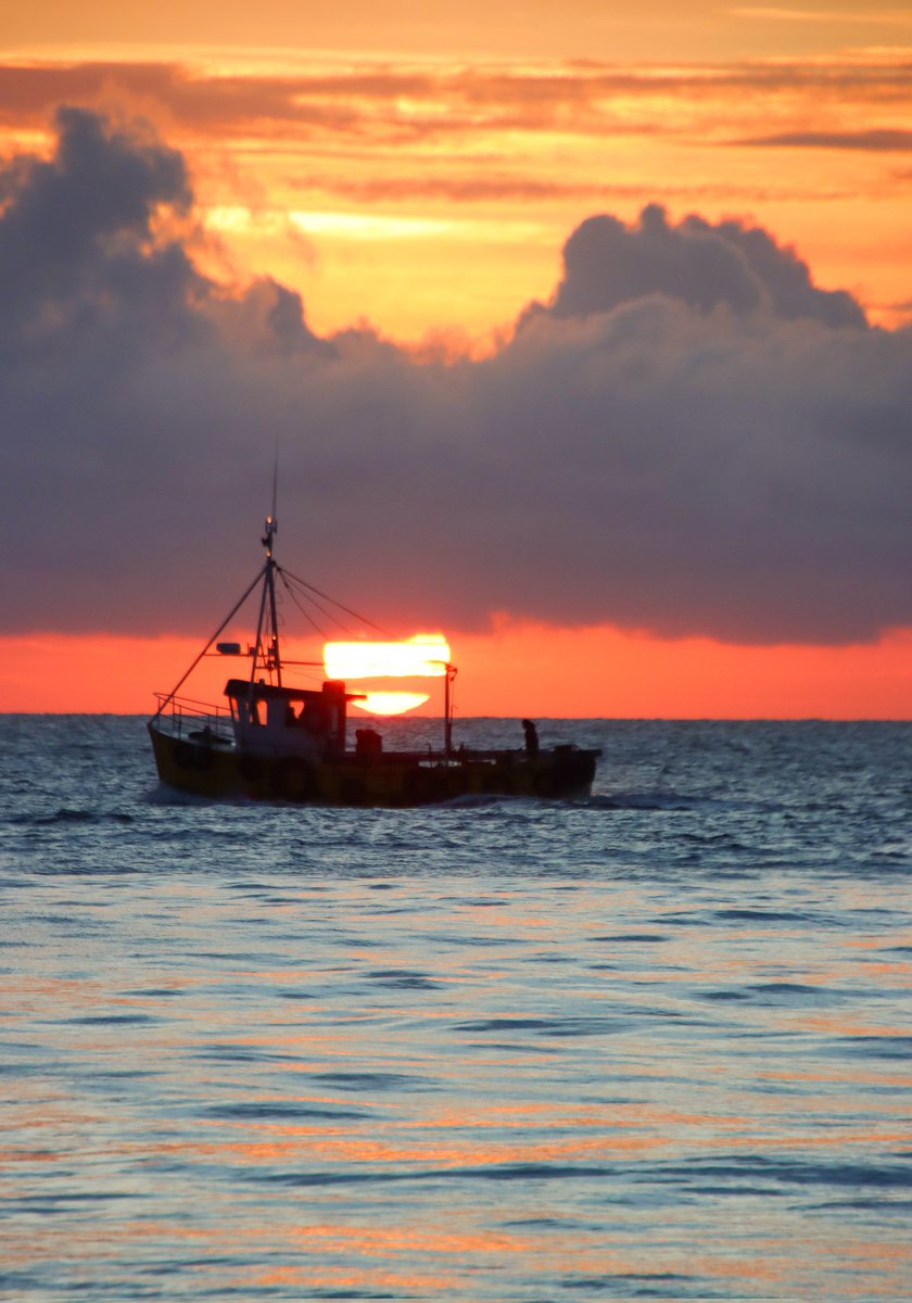 Early morning commuter 'Susan Maria' #sunrise #boat #sea #Wicklow