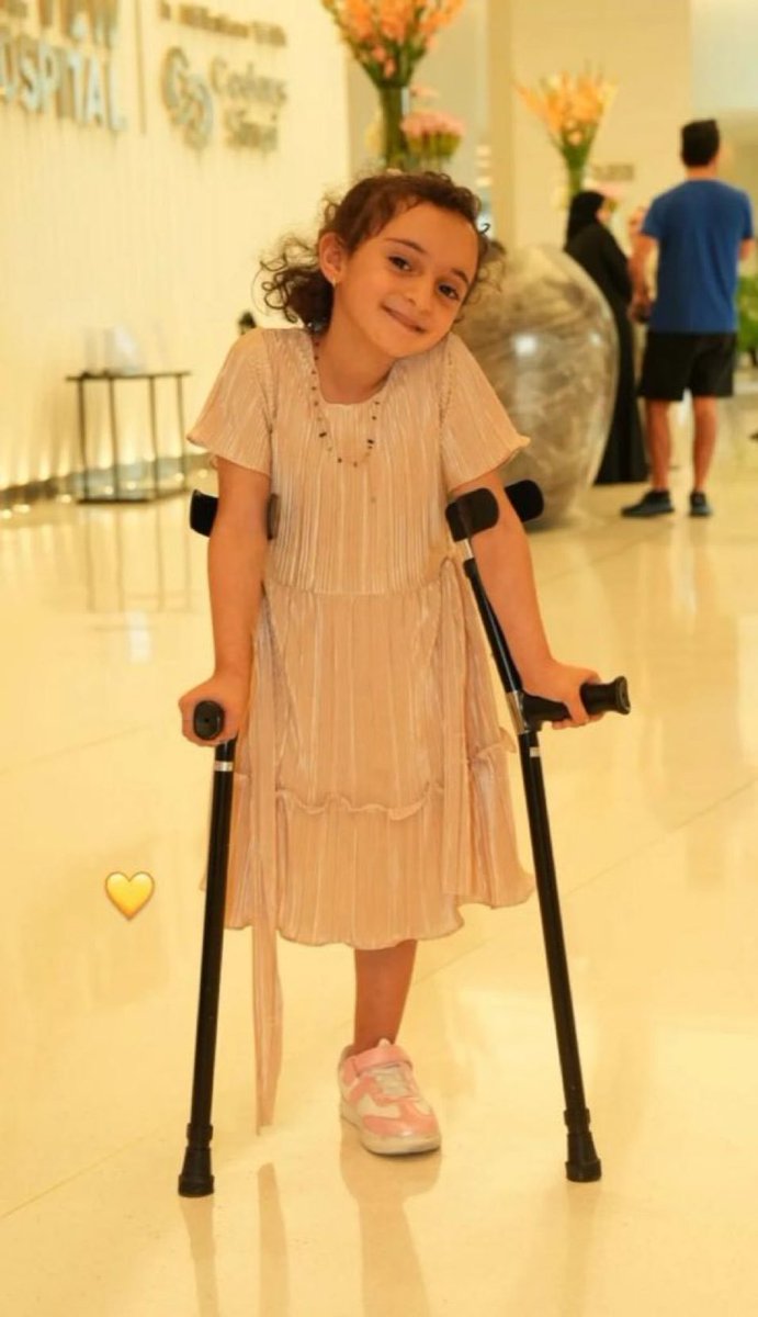 9 yaşındaki Meryem , annesini ve kardeşini İsrail soykırımında kaybetti. tedavi için Katar'a gitti. Gözyaşları içinde teyzesine :
'Annemin yerine sen cennete gidebilir misin?' diye sorar. Bir dakikalık sessizliğin ardından  başka bir yaralı kadına :
'Kaybettiğimin yerine yeni bir