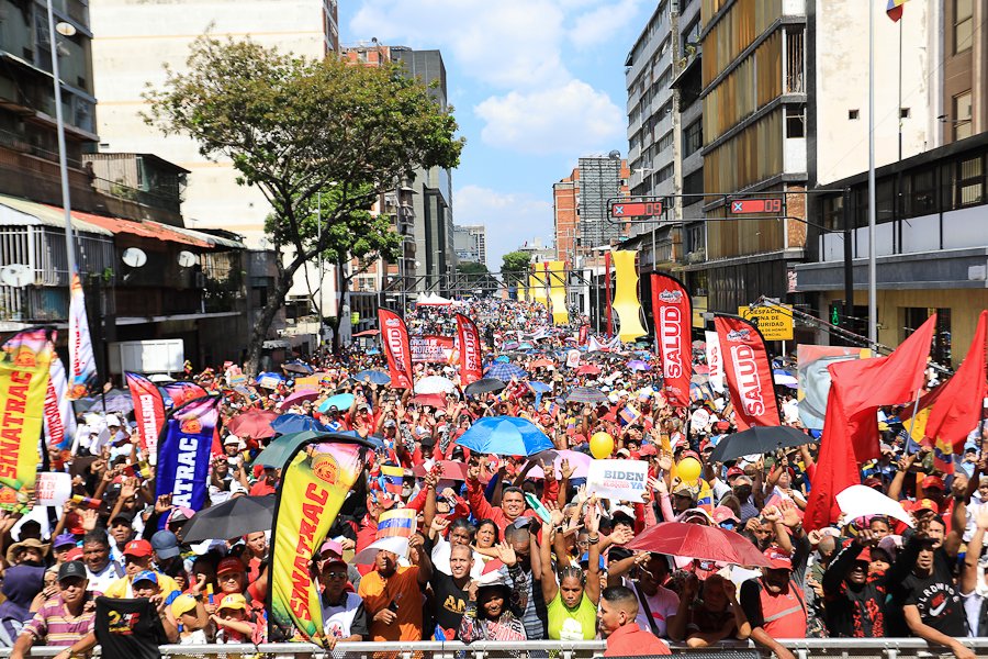 #Noticia En las calles, la clase obrera exige levantar sanciones contra Venezuela shorturl.at/nwBJO