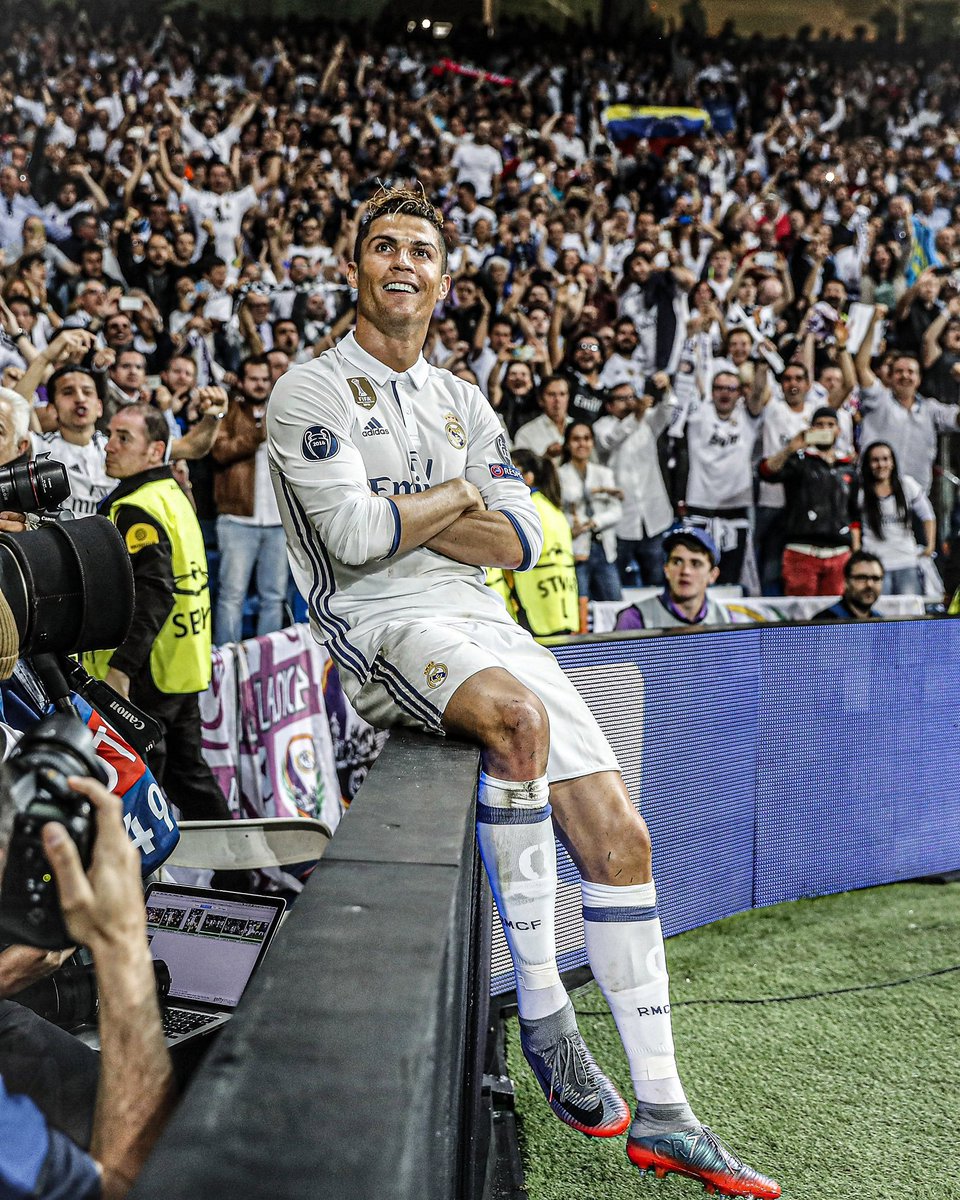 Seven years ago today, Cristiano Ronaldo put a hat trick past Atletico Madrid and hit this iconic celebration. 

🎙Post match: '400 today, I will try to score another 400 (laughs)'.

𝘛𝘰𝘥𝘢𝘺 𝘩𝘦 𝘪𝘴 𝘴𝘪𝘵𝘵𝘪𝘯𝘨 𝘰𝘯 887 𝘨𝘰𝘢𝘭𝘴. 𝘌𝘵𝘦𝘳𝘯𝘢𝘭. 🐐