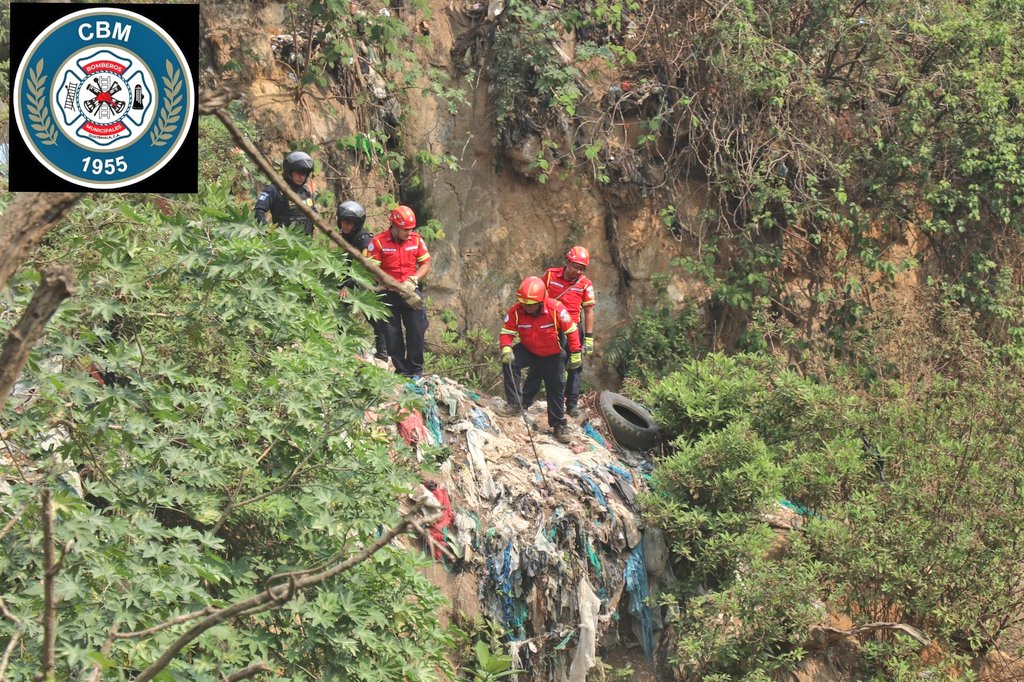 Bomberos Municipales rescataron el cadáver de un hombre que cayó con su motocicleta a un barranco de unos 75 metros de profundidad. 

Ciudad Real 2, Villa Nueva.