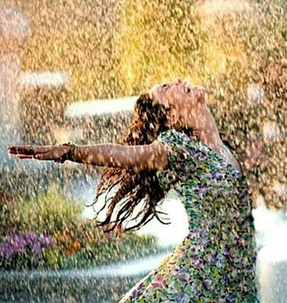 Senhorita chuva, me concede a honra desta contra dança e vamos sair por esses campos ao som desta chuva, que cai sobre o teclado. Paulo Leminski #QuintaEsquadraoSDV