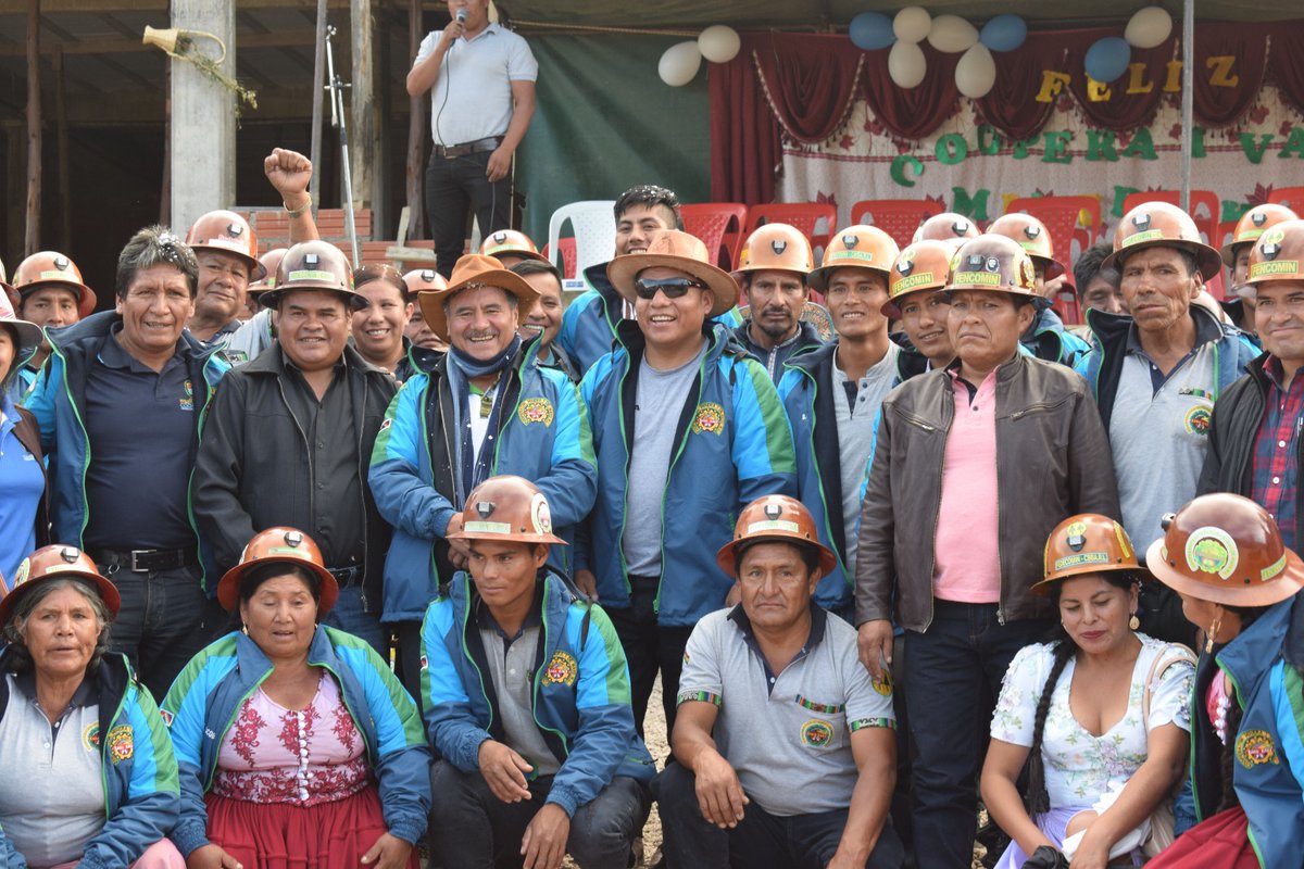 Junto a nuestros hermanos mineros, celebramos el 17 aniversario de la 'Cooperativa 1° de Mayo Kara Kara' del Municipio de Capinota. !Muchas Felicidades! #LealesSiempreTraidoresNunca