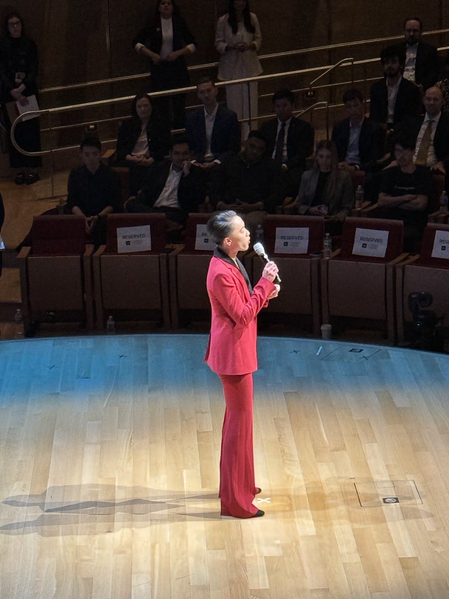 At the President's Innovation Challenge awards ceremony at Klarman Hall right now! 🎉 Our own @HarvardChanSPH finalist, Ivan Hsiao, on stage right now! Ivan’s project, a one-stop shop for resources for clinicians aiding transgender patients, is making us proud! 🏳️‍⚧️🏳️‍🌈 Go Ivan! 💪