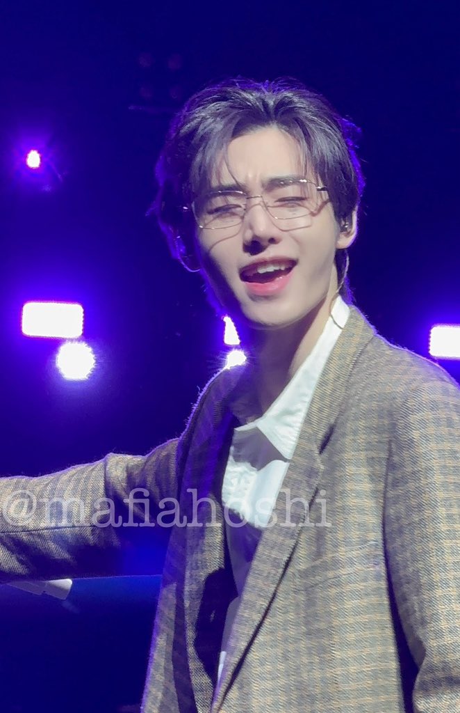 specs sunghoon for today's soundcheck 💞
#SUNGHOON #성훈 #ENHYPEN #엔하이픈 #ENHYPEN_FATE_PLUS_TOUR #FATEPLUS_IN_ROSEMONT 
#EN_WORLDTOUR_FATEPLUS
#EN_FATEPLUS #FATEPLUS_IN_US