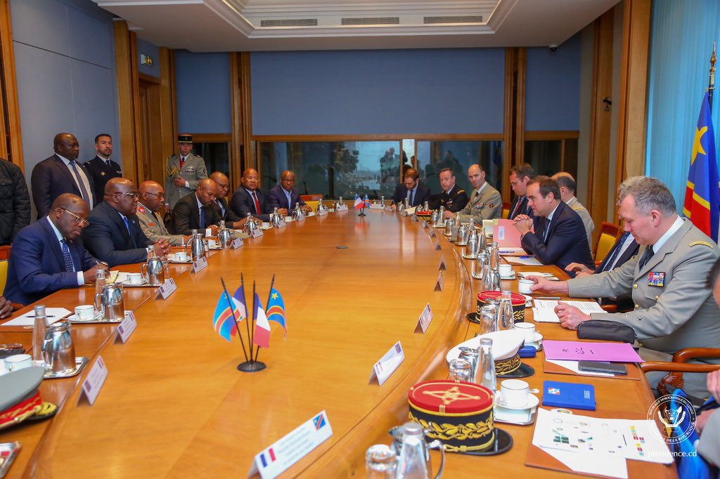 Le Président Félix Tshisekedi a visité l’École de guerre de #Paris où il a échangé avec le ministre français des Armées Sébastien Lecornu (@SebLecornu). Cette démarche vise à renforcer la coopération militaire entre la #France et la #RDC. entretiennent une coopération militaire…