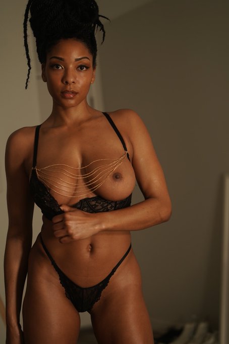 Rate me. https://t.co/7ATexjz7Ai