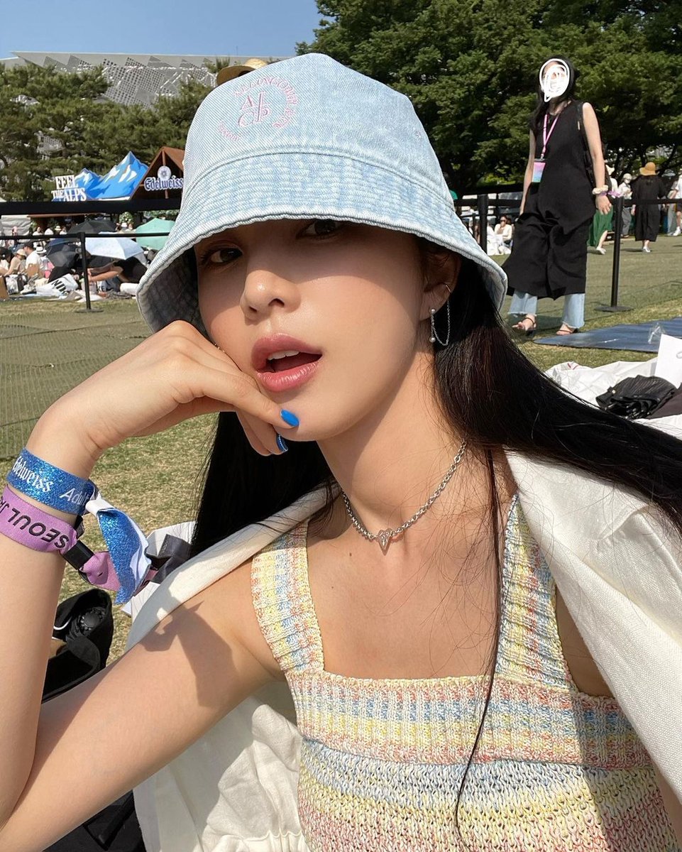 dropsical pressural
The sun is so hot, I want to go to the beach, but there is no one to accompany me.