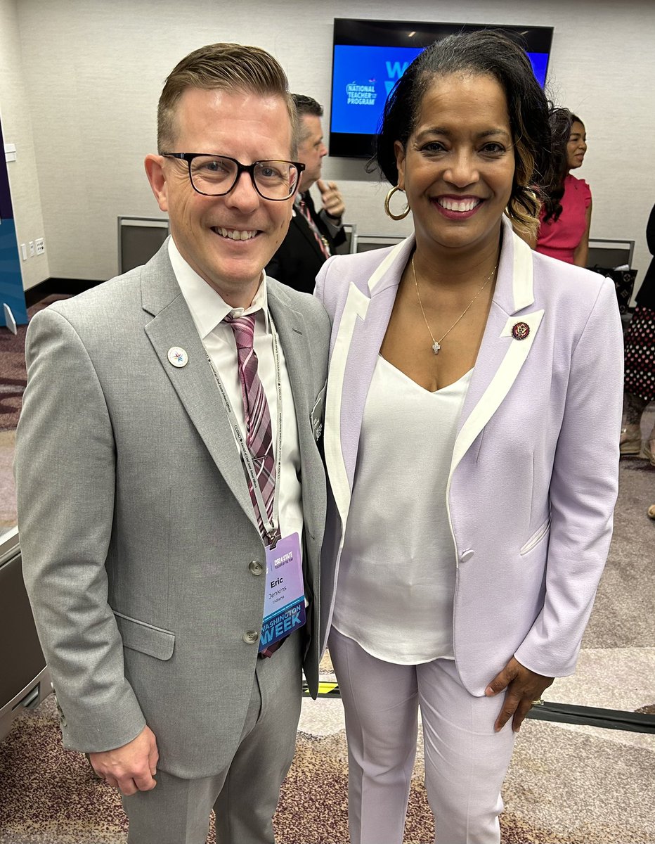 Thank you, @RepJahanaHayes for your words of wisdom today. Your story touched all of us #ntoy24. In particular, you said that educators need to define this profession, and we shouldn’t let others define it for us. I carried that with me today. @CCSSO #INTOY24 #livetolearn