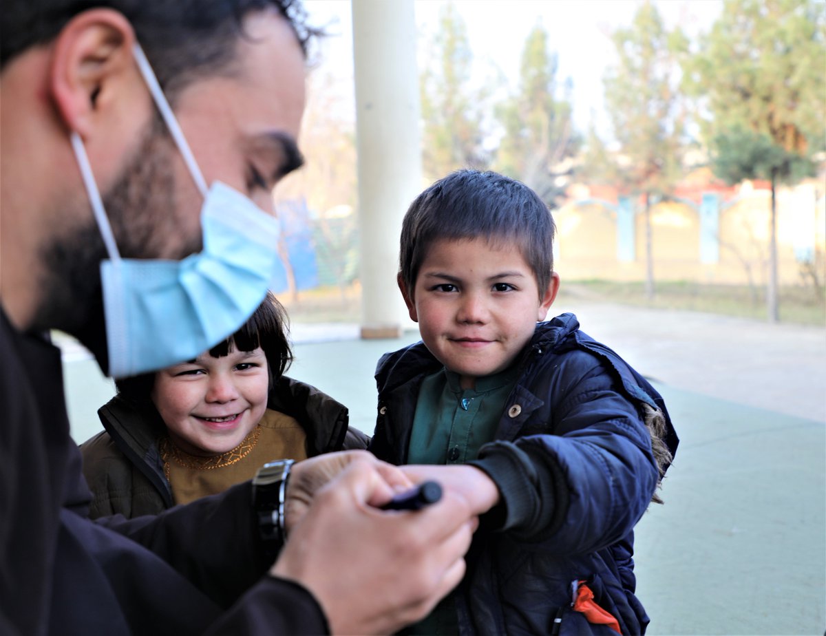 The dedicated vaccinators will be conducting one final round today to revisit places where unvaccinated #children still remain. Do not miss this opportunity to vaccinate your #children and protect them from polio deadly disease!
#EndPolio #VaccinesWork #PolioFreeAfghanistan