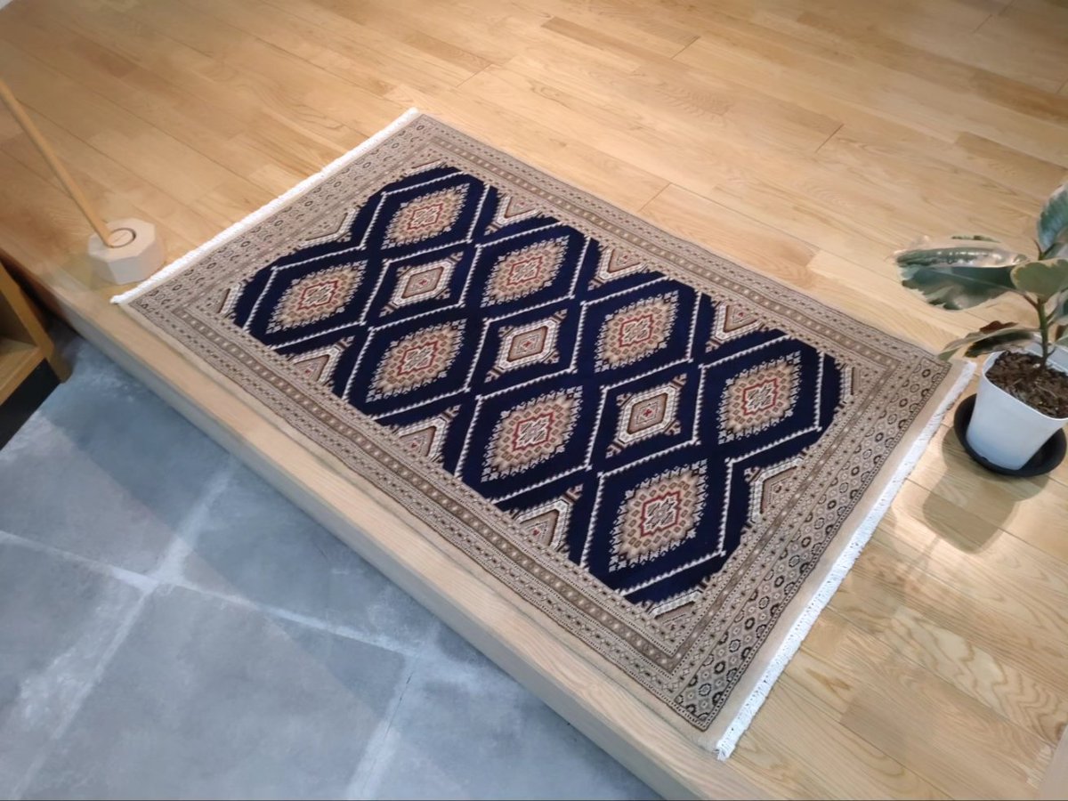 パキスタンラグ 約124cm x 80cm パキスタンラグ 約124cm x 80cm パキスタン手織段通ラグ80センチ*117(房