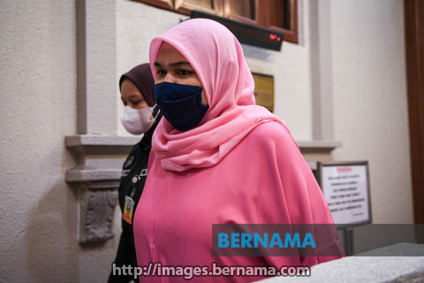 1. The High Court has upheld Siti Bainun's conviction of neglecting and abusing a teenager with Down Syndrome known as Bella, three years ago.

The Rumah Bonda founder will continue serving her 12-year prison sentence for neglect and abuse.

📷: Bernama