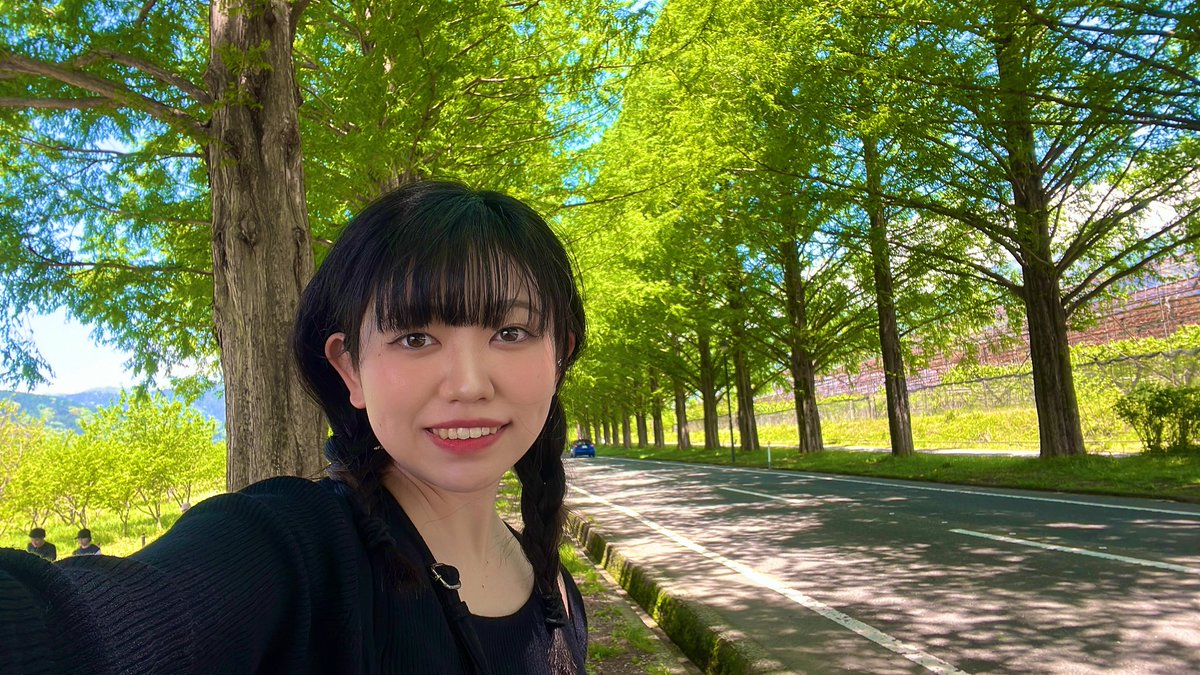 お疲れ様です！
今日はGW唯一のお休みです♡
滋賀のマキノ高原のメタセコイア並木に来ました🌳
新緑が気持ちいいです🌿
