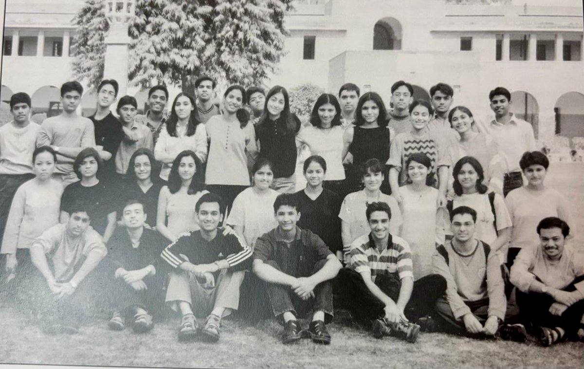 1st year Economics Honours, St Stephen’s College, Delhi university. Circa 2001 . I am there, somewhere! #batchof2004 #20years @StStephensClg