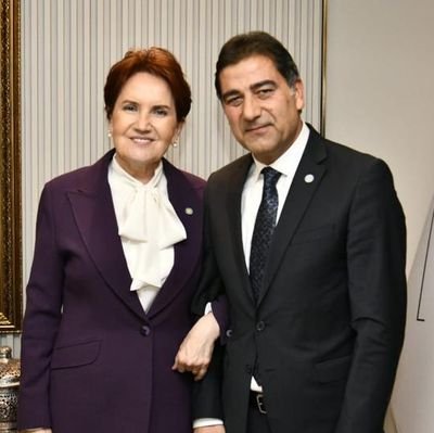 İYİ Parti Konya Milletvekili
@unalkaraman42
Ünal Karaman:

'Sayın Meral Akşener, 
Türk milletinin ateşten bir çemberden geçtiği, siyaset yapmanın değil söz söylemenin bile çok zor olduğu bir dönemde Cesurlar Hareketinin liderliğini üstlenmiş aziz milletimize can suyu olmuştur.…