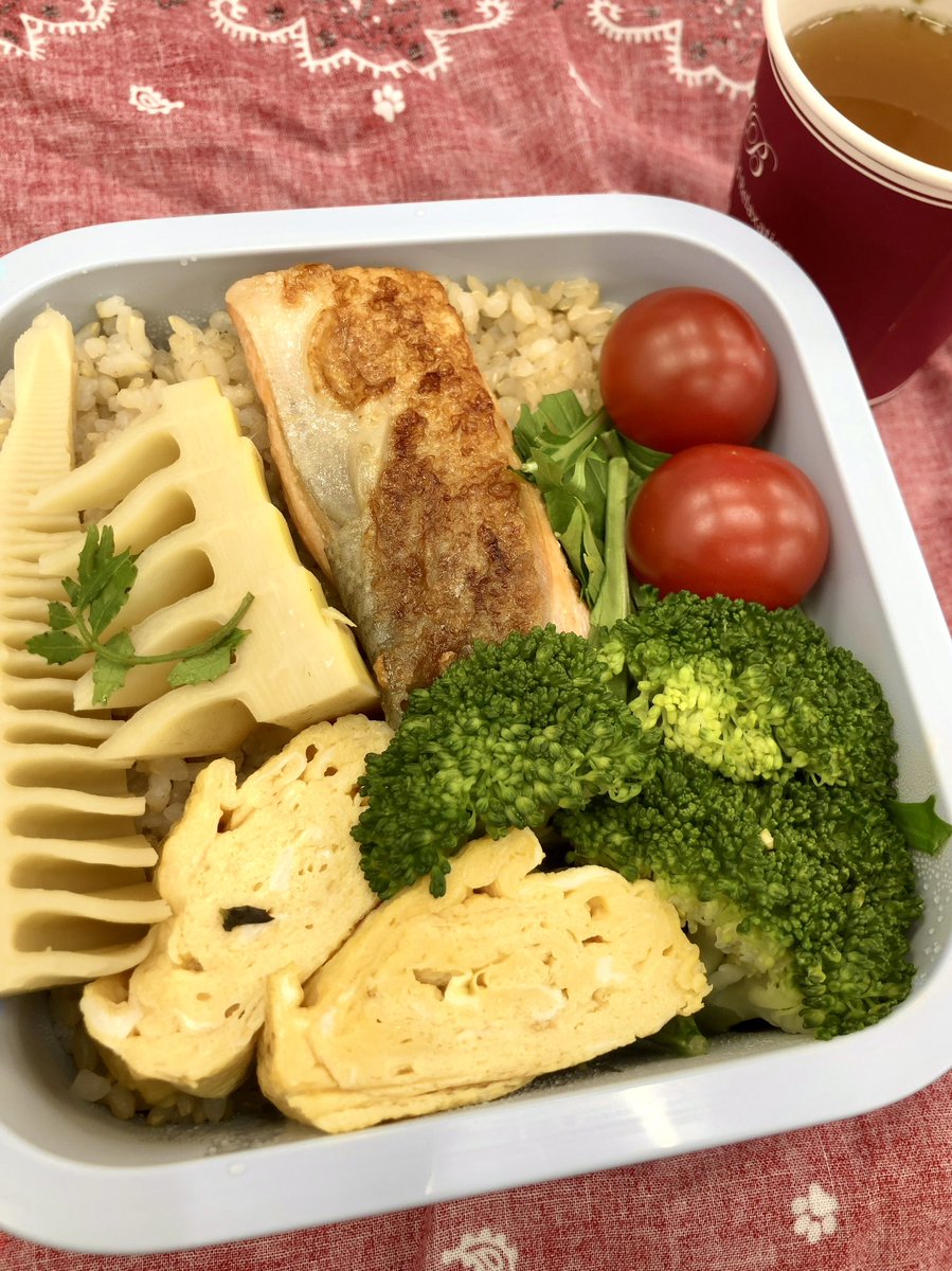 Grilled salmon bento 🐟

夜🍻を考えて控えめ〜w