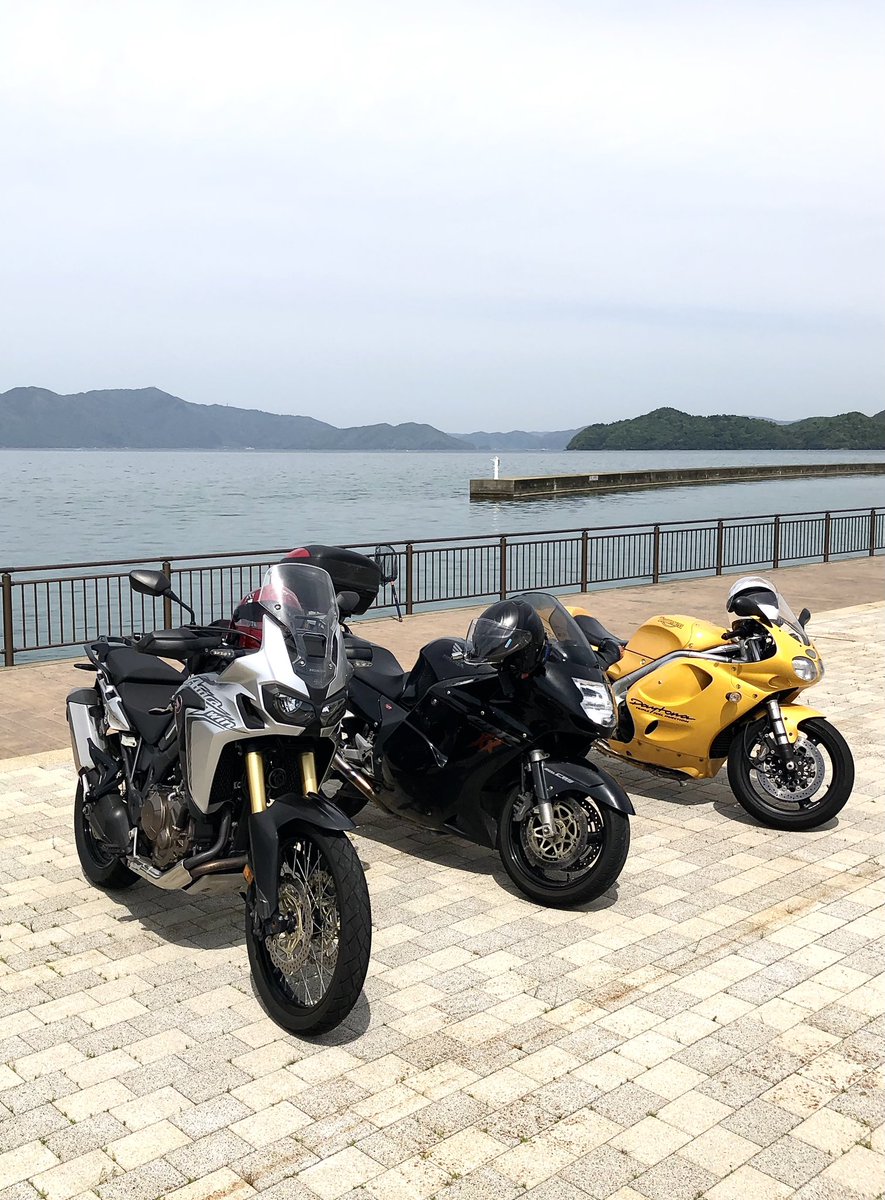 platinumfinger's tweet photo. 29日に小浜までツーリングした時の、メーター読みの平均燃費が27.7km/L
今日給油してから実際の燃費を計算したら28.5km/Lだった♪アフツイは本当にお財布に優しいバイクだよ！ https://t.co/5diNzY54qu