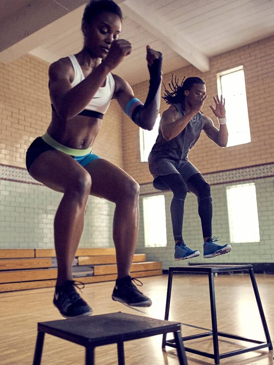 EjercicioCien's tweet photo. ¿Cómo se entrena un hiit? Es considerado un entrenamiento completo y eficaz, mejorando resistencia aeróbica ya que consiste en hacer bastante esfuerzo en intervalos compactos convinados con descansos muy cortos. Las series son de 8-12 repeticiones por hasta 40 minutos . https://t.co/kgTTIGQPAx