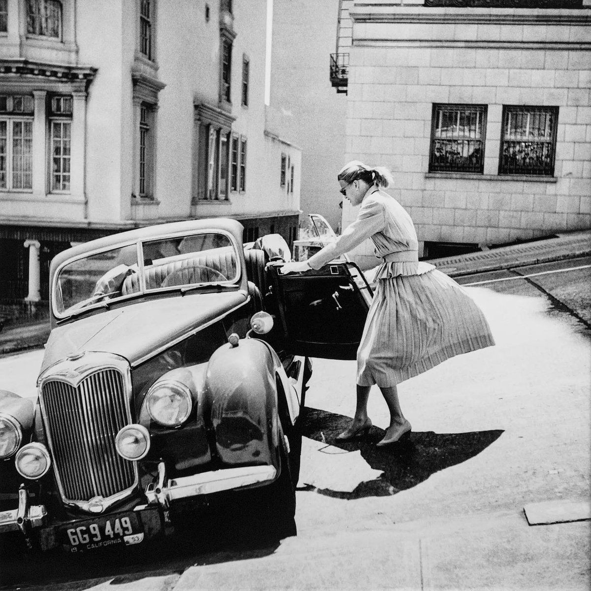 .
.

San Francisco, 1950s

by Fred Lyon.

.
.